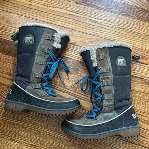 Sorel Black and Brown Boots with Blue Laces